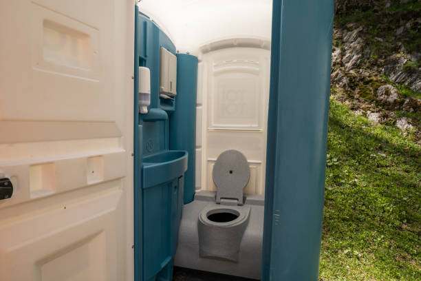Affordable portable toilet rental in Maywood Park, OR